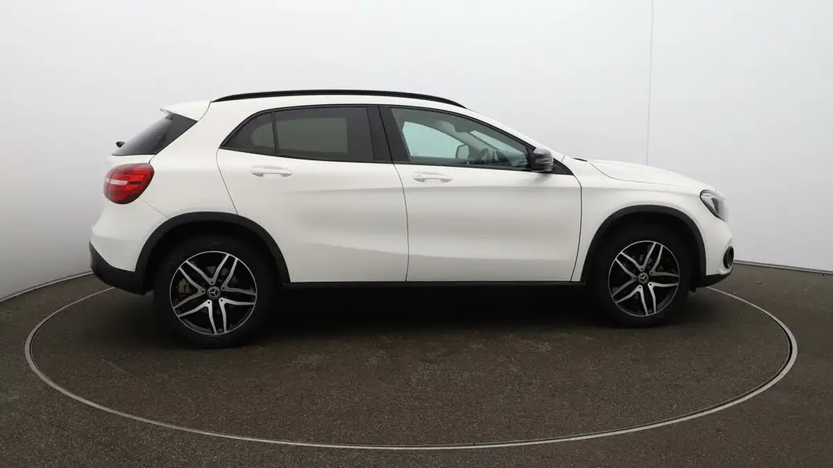 2019-mercedes-benz-gla-class-16-gla-180-urban-edition-ss-7g-dct-big-8