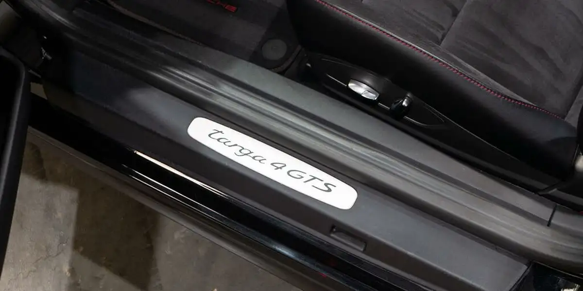 2018-porsche-911-30-targa-4-gts-450bhp-pdk-big-28