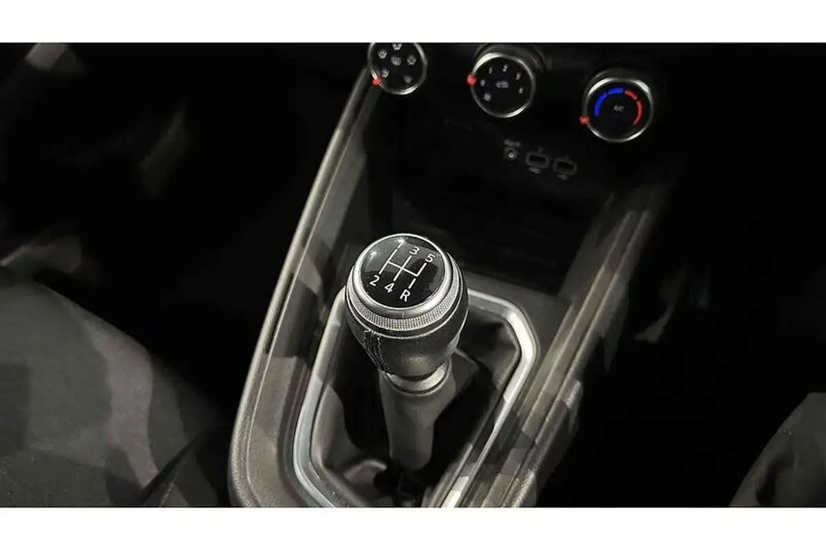 2020-renault-clio-10-sce-iconic-75bhp-big-34