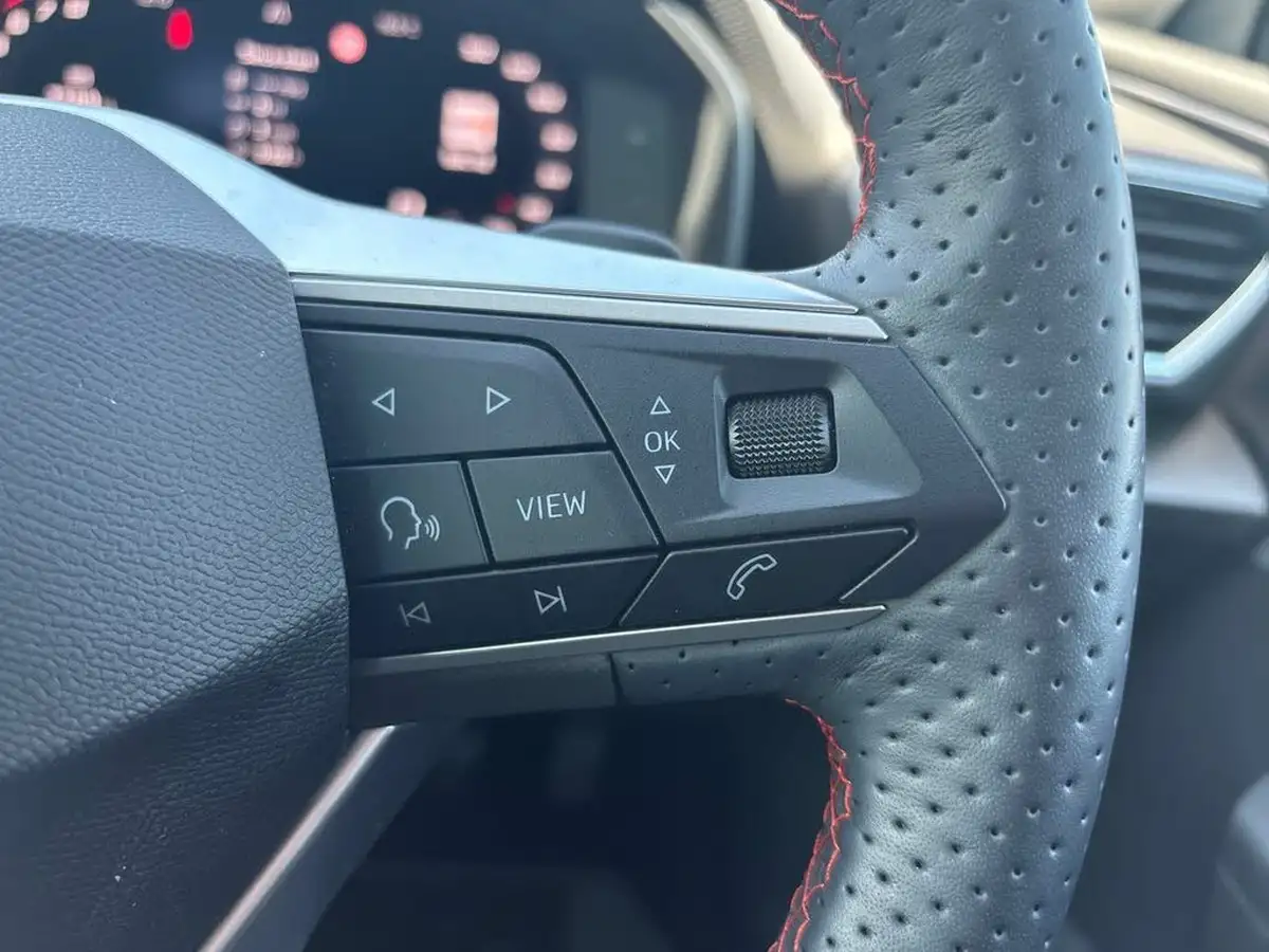 2024-seat-leon-15-etsi-fr-150ps-hatchback-big-26