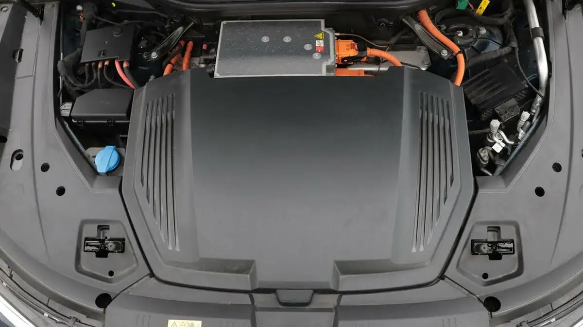 2021-audi-e-tron-50e-technik-station-wagon-big-19