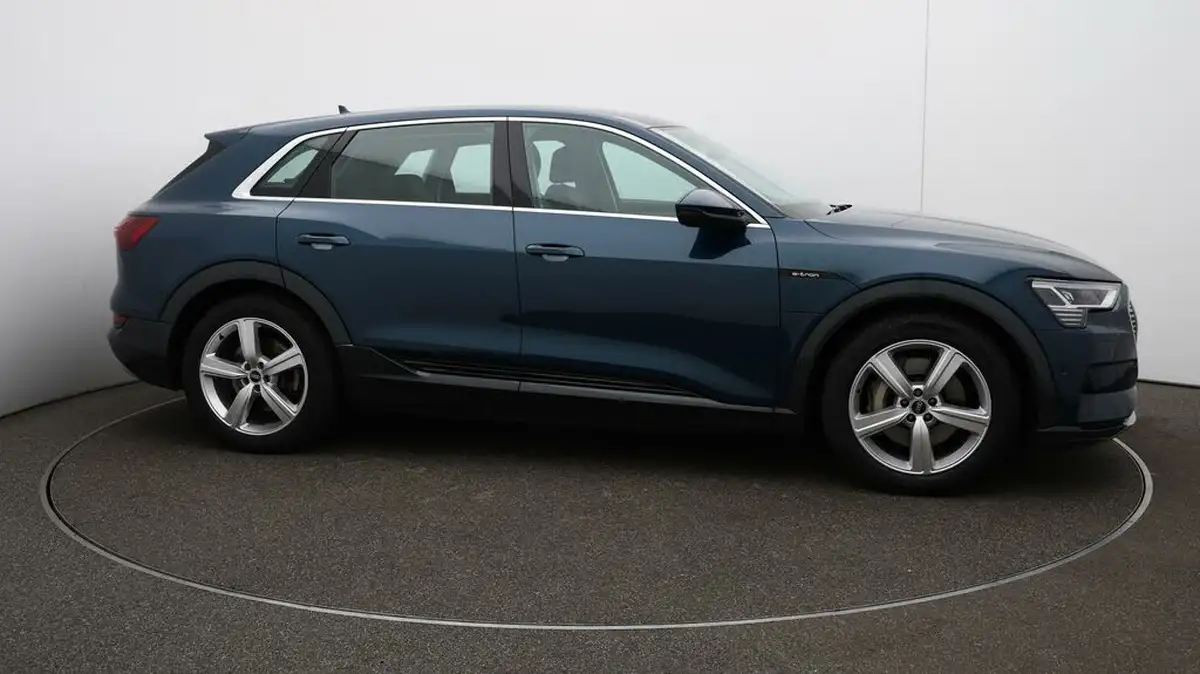 2021-audi-e-tron-50e-technik-station-wagon-big-41