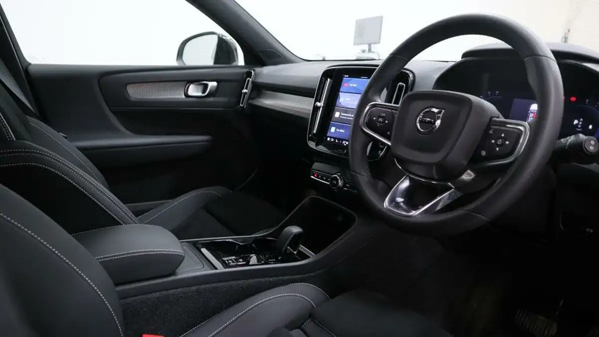2024-volvo-xc40-20-b3-plus-big-8