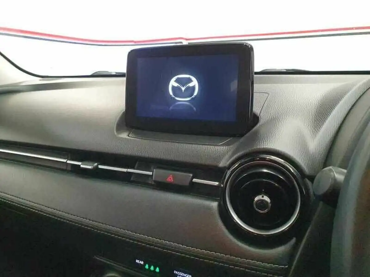 2019-mazda-mazda2-15-sport-nav-big-14