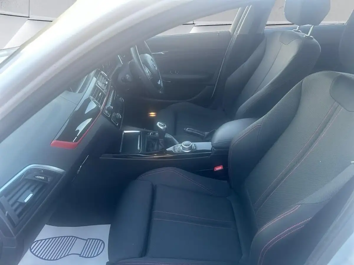 2018-bmw-1-series-15-118i-se-5d-big-14