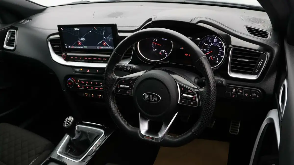 2021-kia-pro-ceed-15-t-gdi-gt-line-big-8