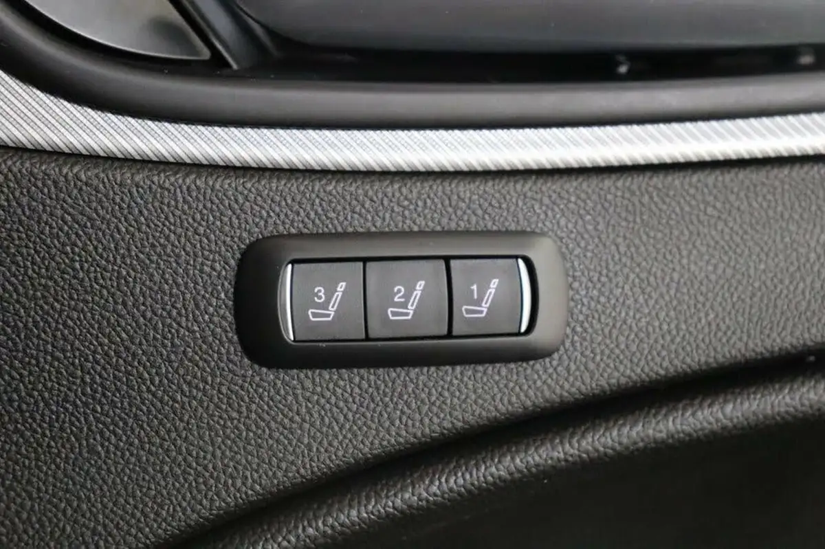 2022-alfa-romeo-stelvio-20-veloce-big-35