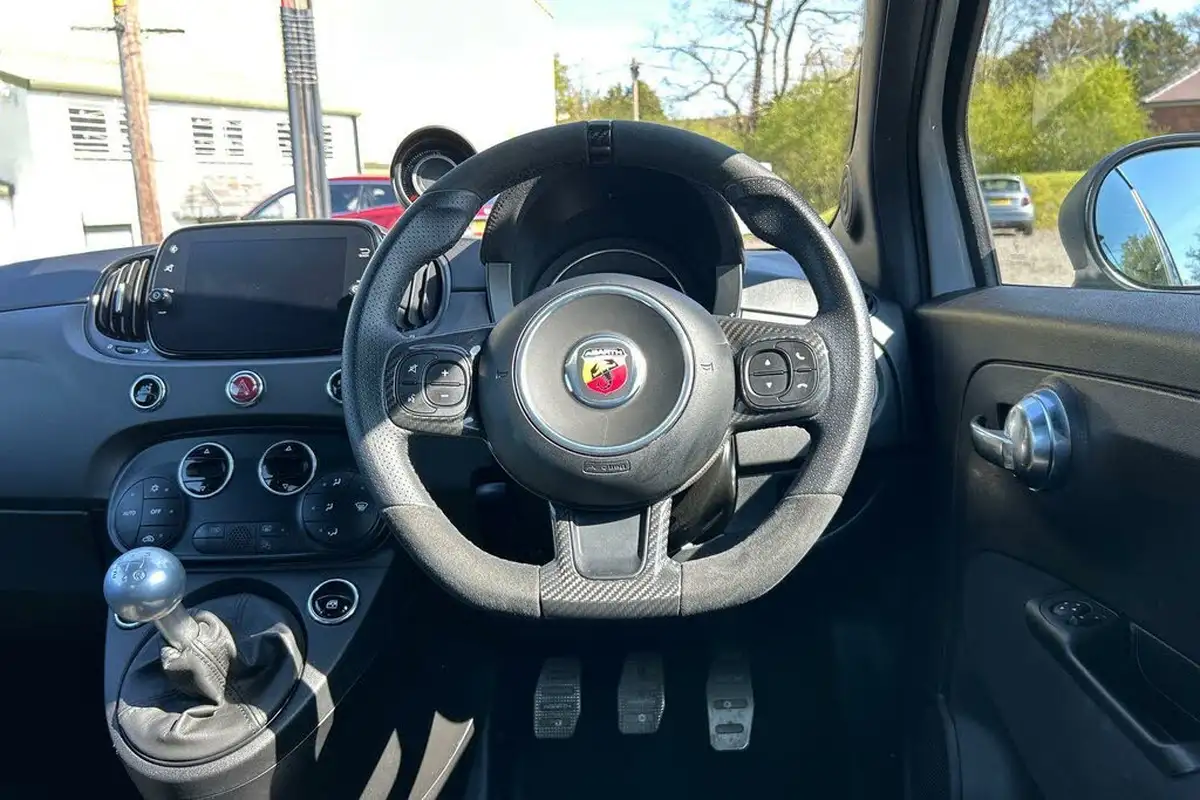 2022-abarth-595-14-tjet-competizione-big-14
