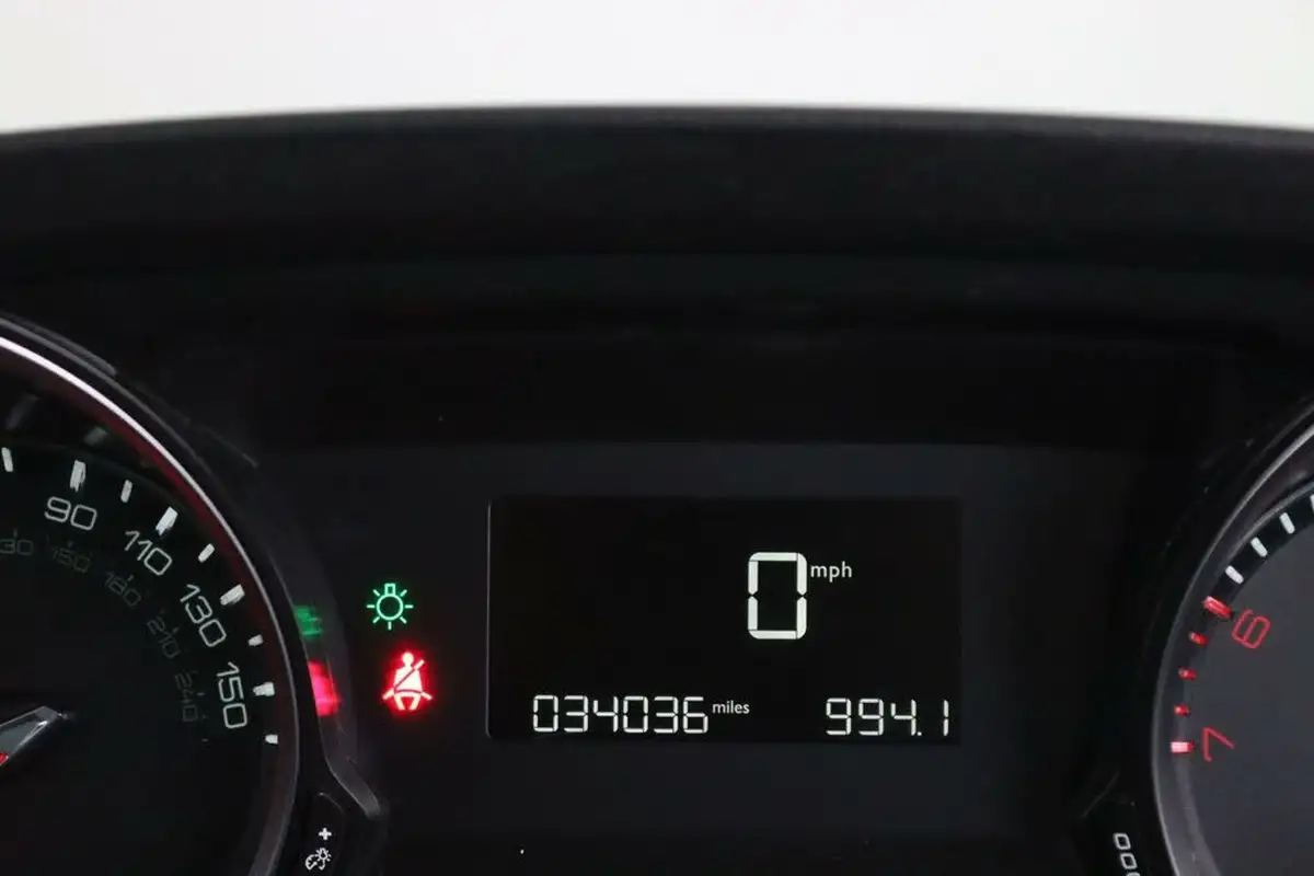 2019-peugeot-308-12-puretech-allure-130bhp-big-18