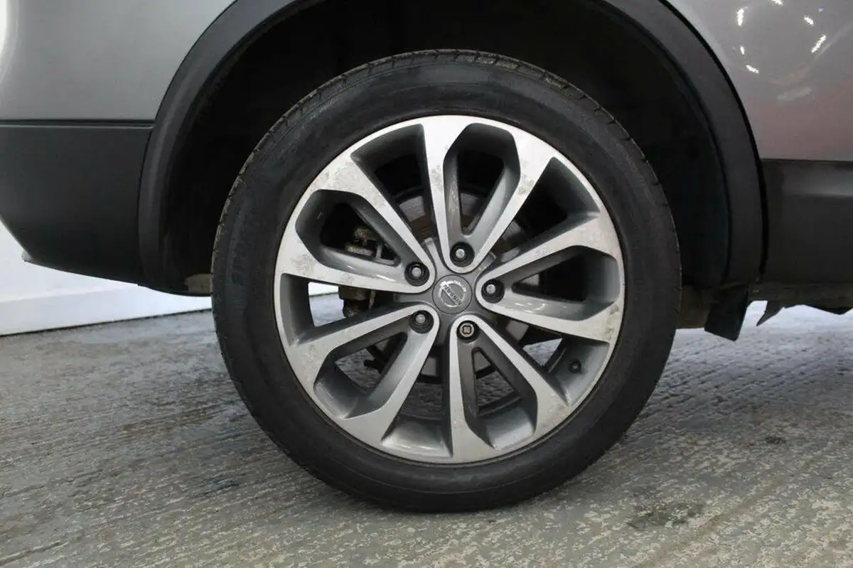 2011-nissan-qashqai2-16td-tekna-ss-4wd-big-51
