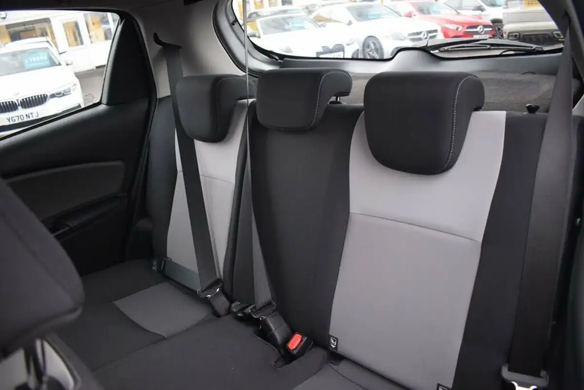 2019-toyota-yaris-15-vvt-i-icon-tech-98bhp-hybrid-1497cc-e-cvt-big-4