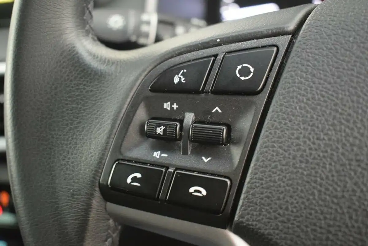 2020-hyundai-tucson-16-t-gdi-se-nav-dct-big-19
