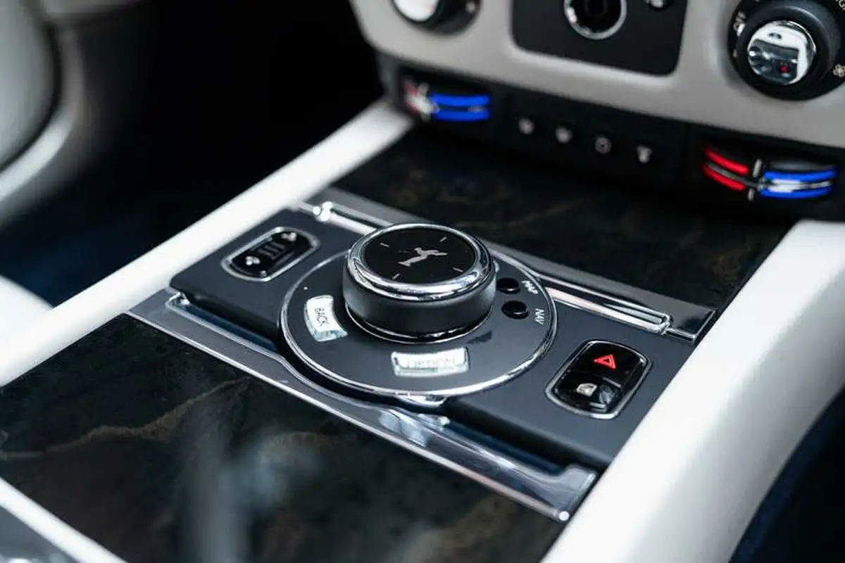 2021-rolls-royce-wraith-66-big-57