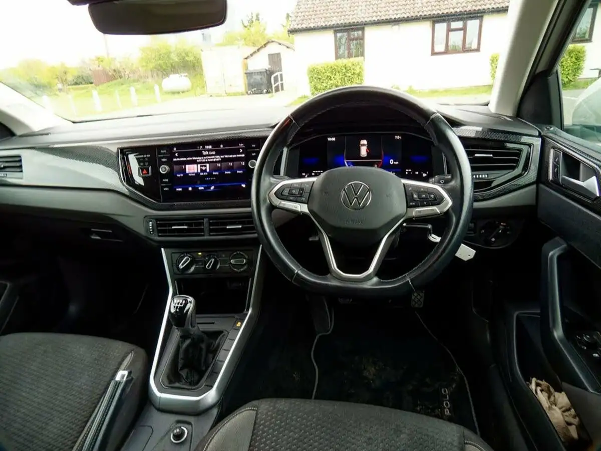 2021-volkswagen-polo-10-tsi-life-big-31