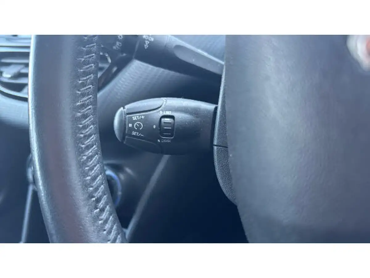 2019-peugeot-208-12-puretech-signature-big-28