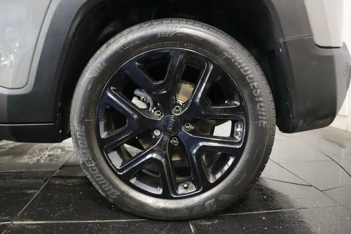 2020-jeep-renegade-10-gse-night-eagle-big-38
