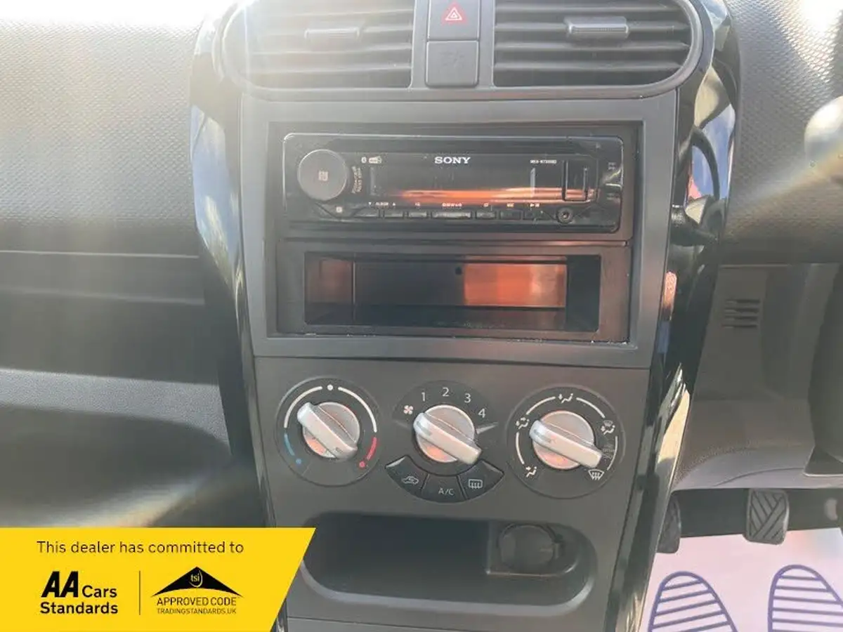 2012-suzuki-splash-10-sz3-big-11