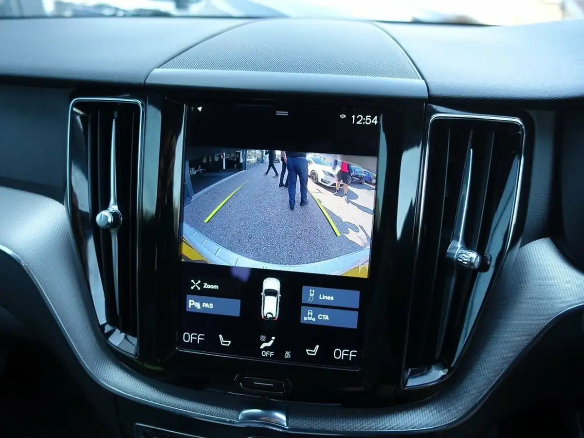 2021-volvo-xc60-20-b5-r-design-awd-big-3