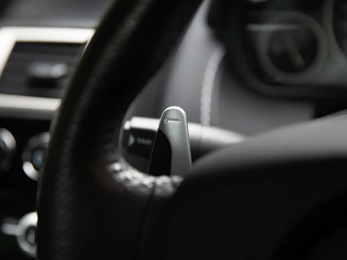 2011-aston-martin-dbs-60-touchtronic-big-11