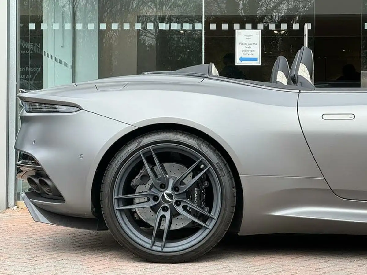 2020-aston-martin-dbs-52-v12-superleggera-volante-big-21