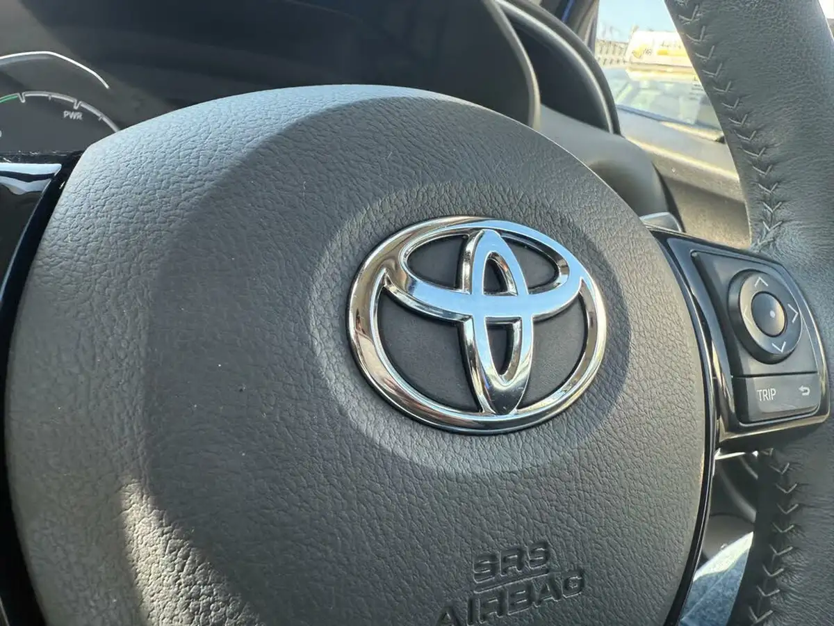 2017-toyota-yaris-15-vvt-i-icon-navi-hybrid-big-31