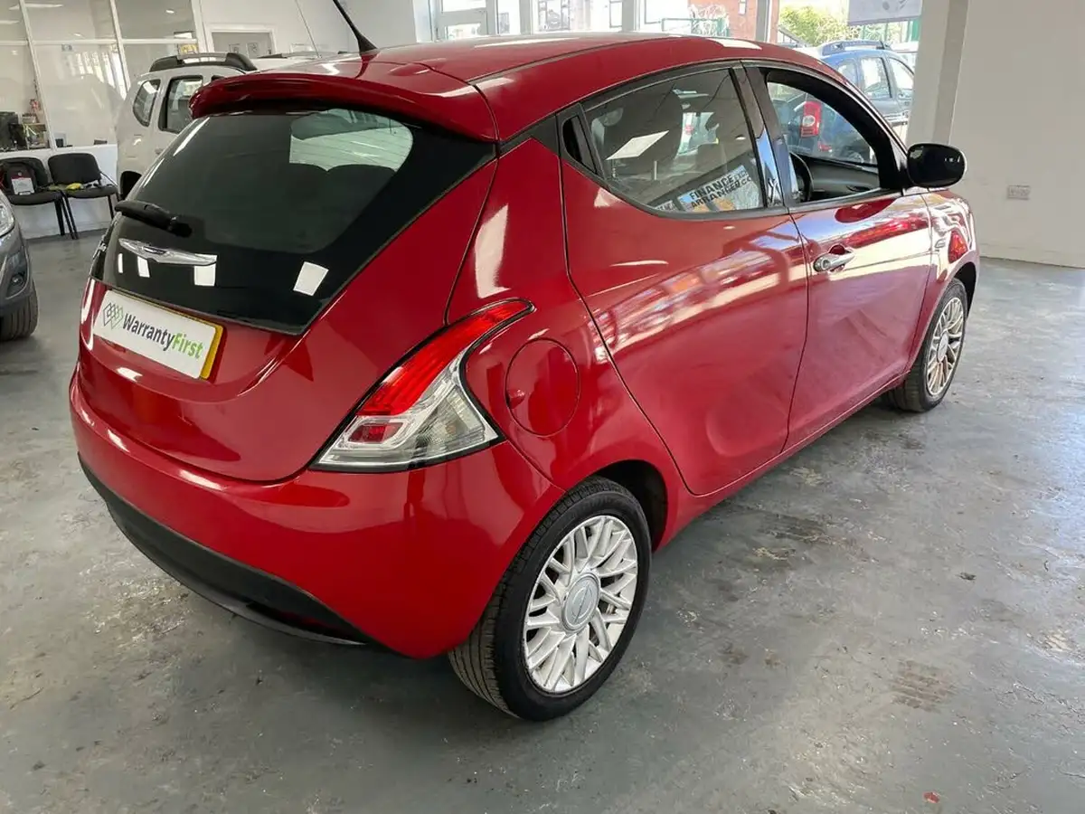 2013-chrysler-ypsilon-12-se-big-4