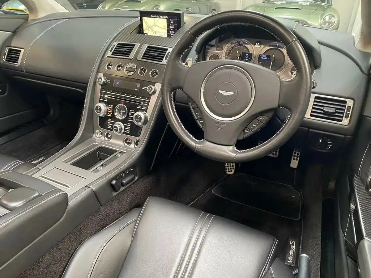 2013-aston-martin-vantage-47-s-roadster-convertible-big-10