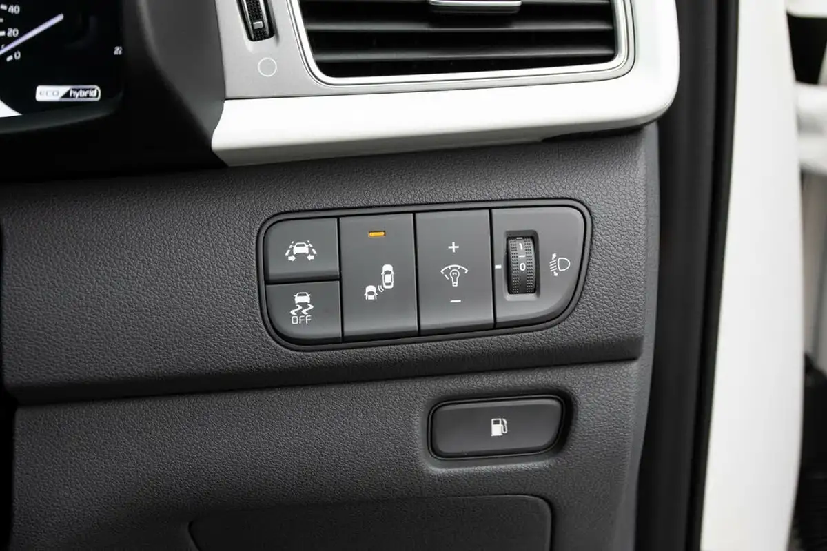 2017-kia-niro-16-gdi-first-edition-big-16