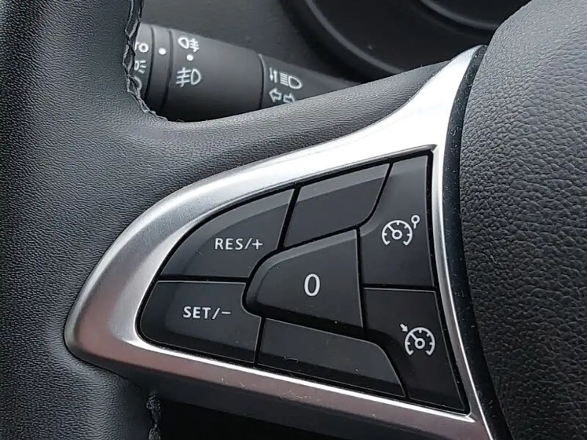 2022-dacia-duster-10-tce-comfort-100bhp-bi-fuel-station-wagon-5d-big-15