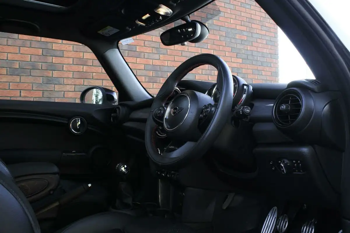 2019-mini-cooper-15-cooper-sport-hatchback-3d-big-4