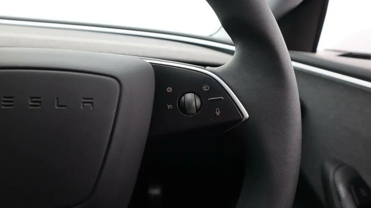 2024-tesla-model-3-e-rwd-big-25