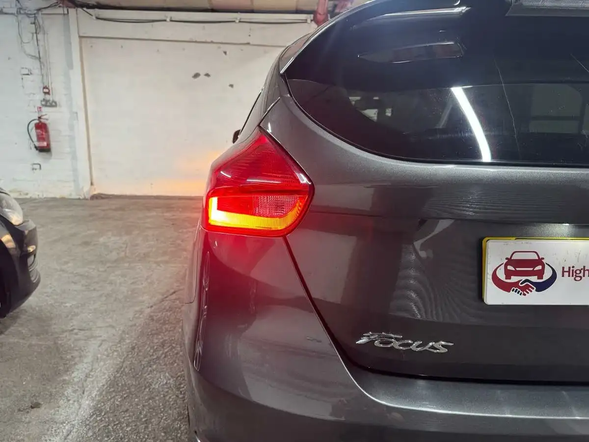 2015-ford-focus-16tdci-zetec-s-hatchback-big-50