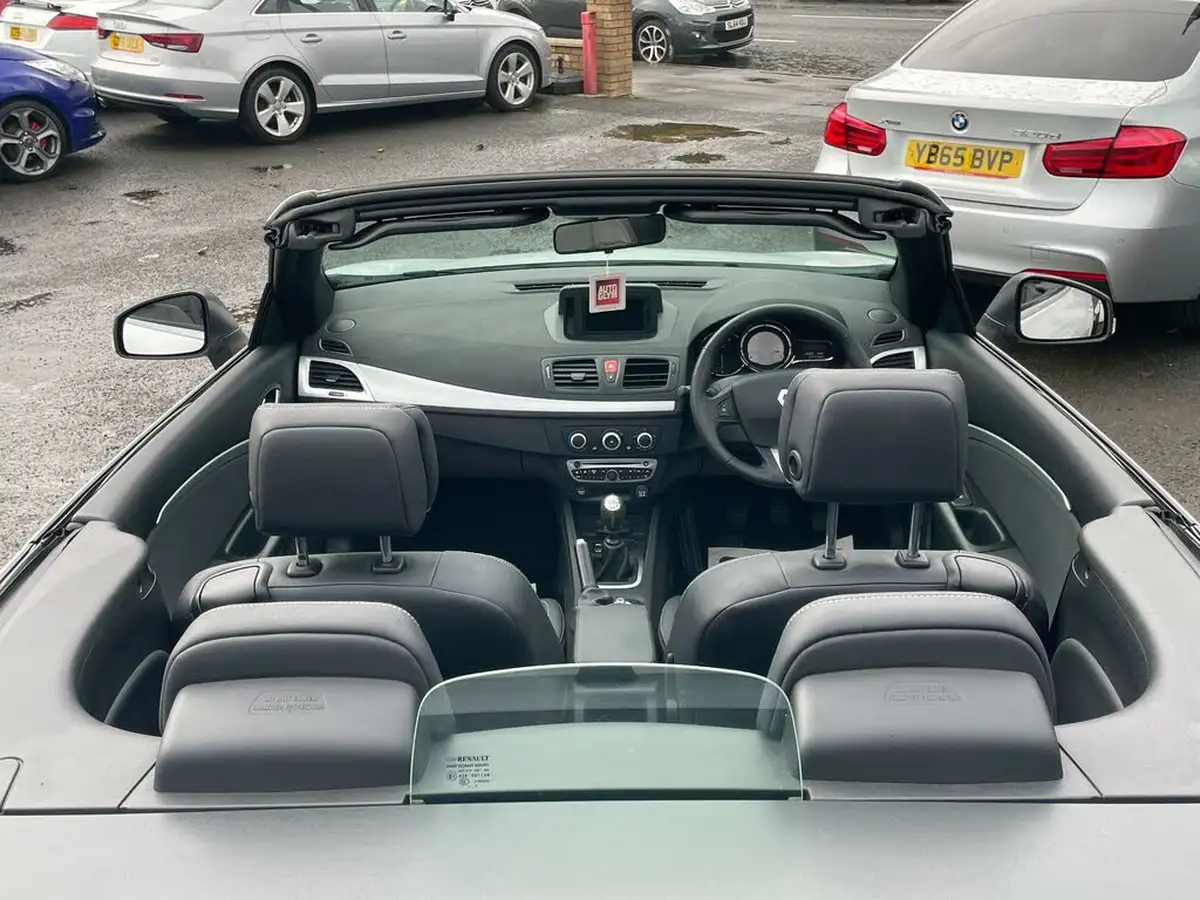 2010-renault-megane-19td-dynamique-tom-tom-19dci-130-coupe-convertible-2d-big-31