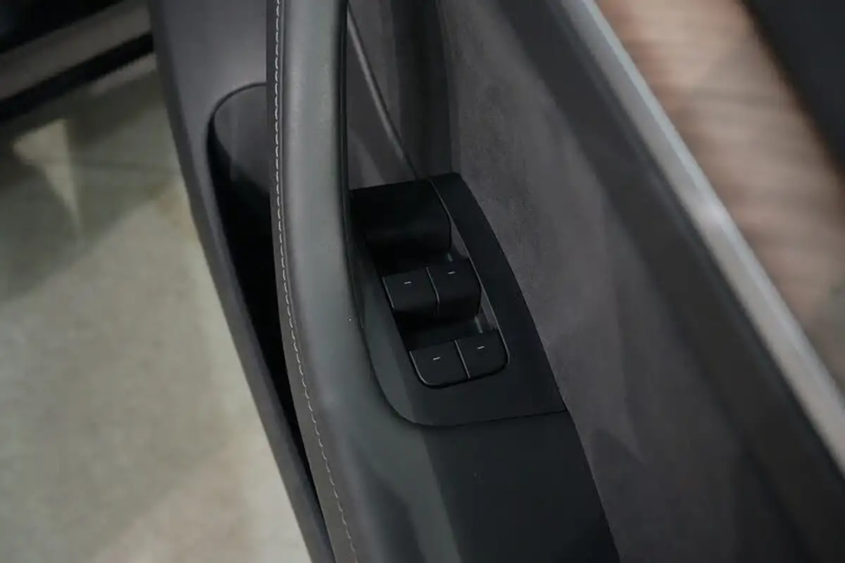 2021-tesla-model-3-e-long-range-4x4-big-36