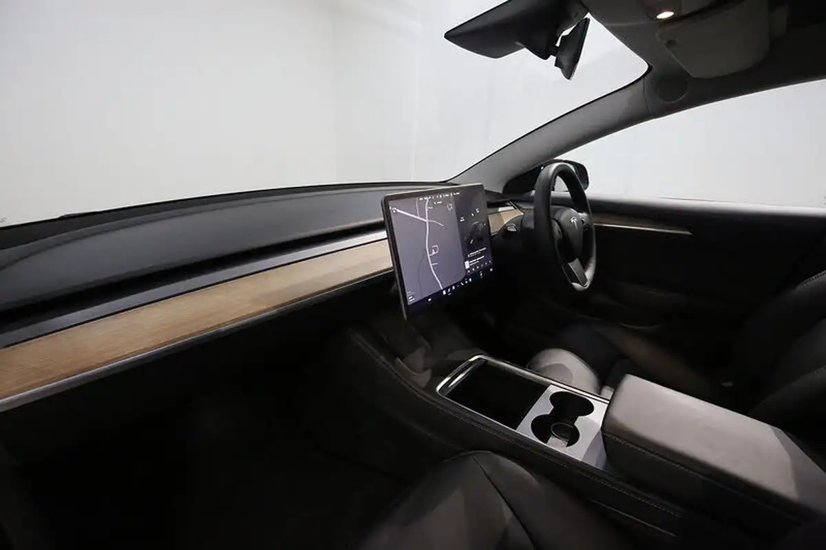 2021-tesla-model-3-e-long-range-4x4-big-14