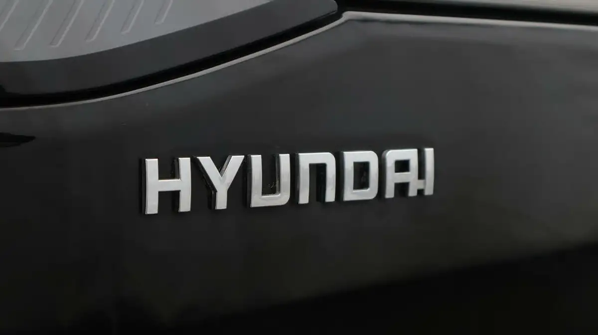 2022-hyundai-ioniq-e-premium-electric-big-21