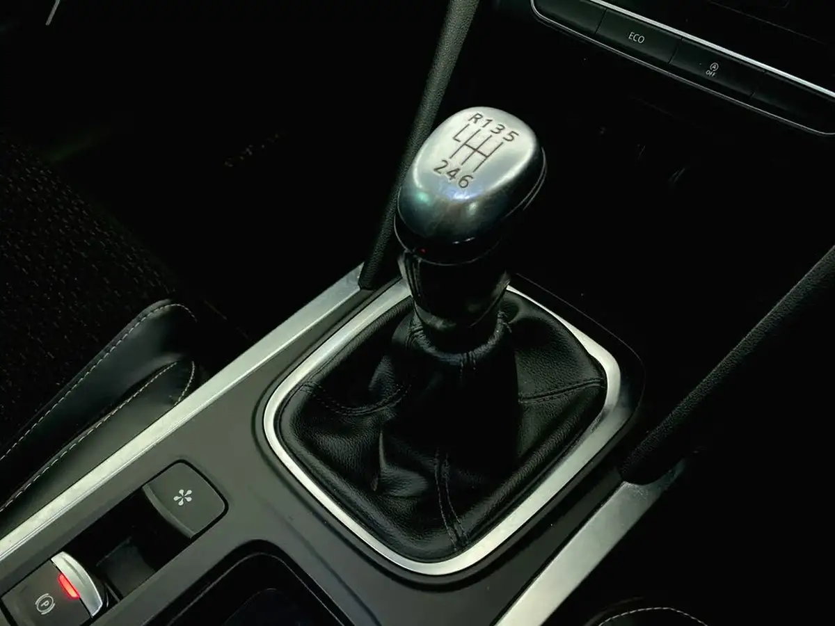 2018-renault-megane-12-tce-dynamique-s-nav-hatchback-big-21