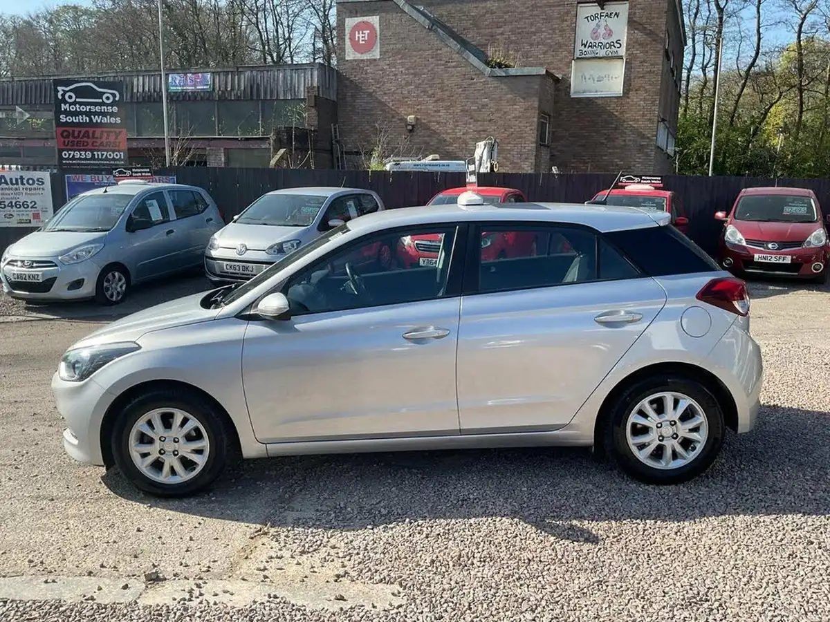 2018-hyundai-i20-12-se-hatchback-5d-big-28