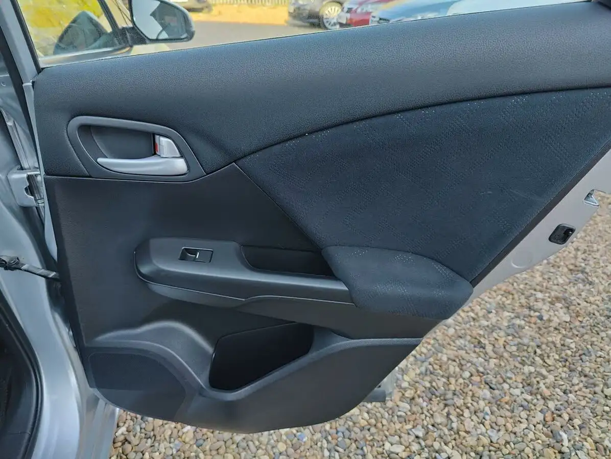 2013-honda-civic-16td-es-big-10