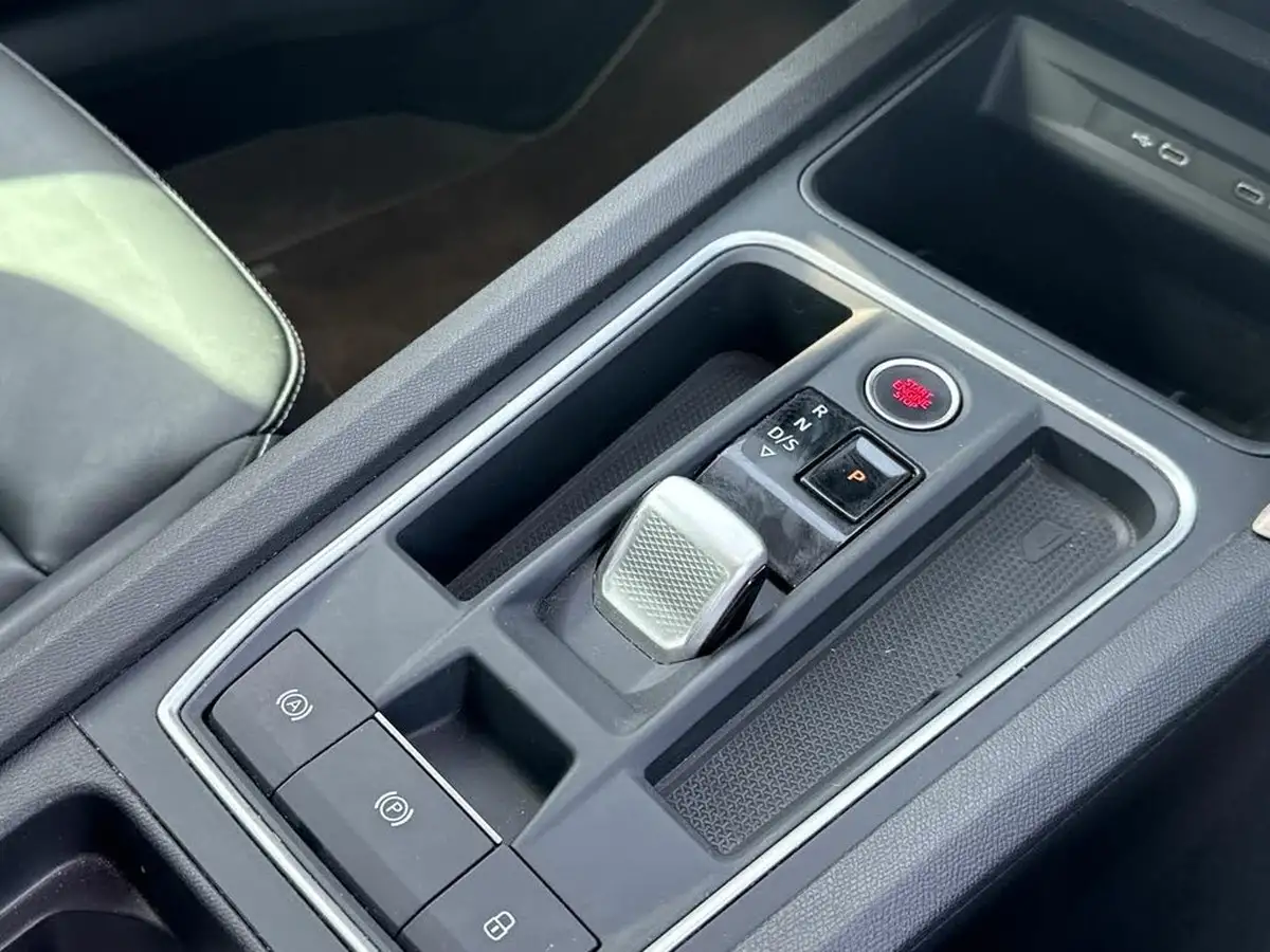 2021-seat-leon-14-e-hybrid-xcellence-lux-hatchback-big-22