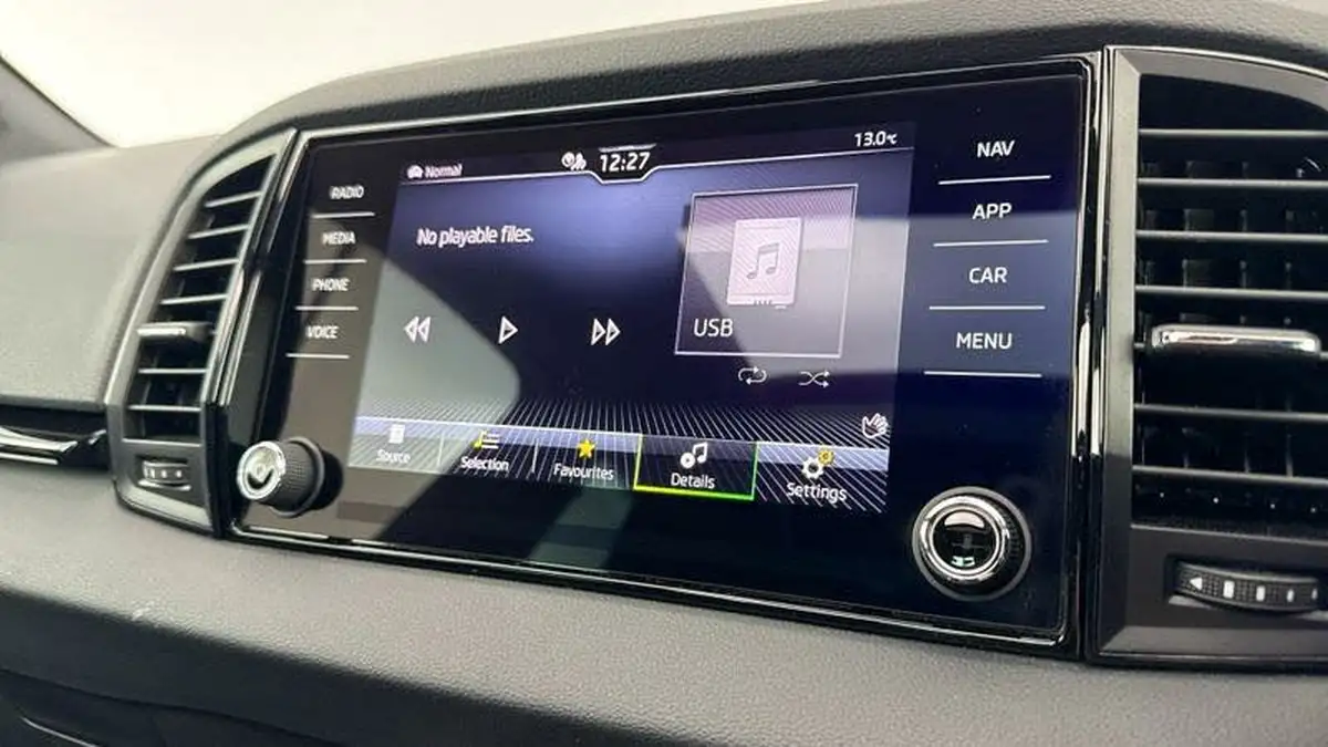 2022-skoda-karoq-15-tsi-sportline-big-12