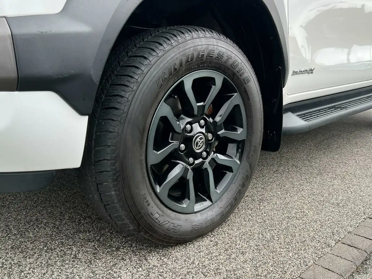 2023-toyota-hi-lux-28d-4d-invincible-x-2754cc-auto-big-65