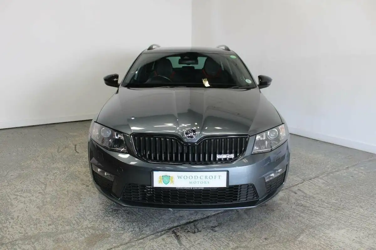 2015-skoda-octavia-20tdi-vrs-estate-big-8