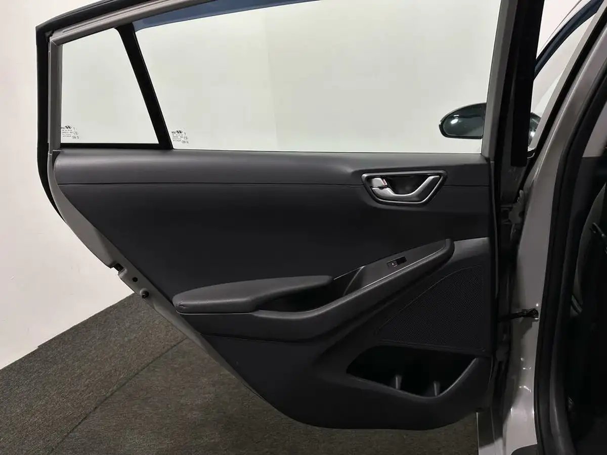2022-hyundai-ioniq-16-gdi-premium-hybrid-big-39
