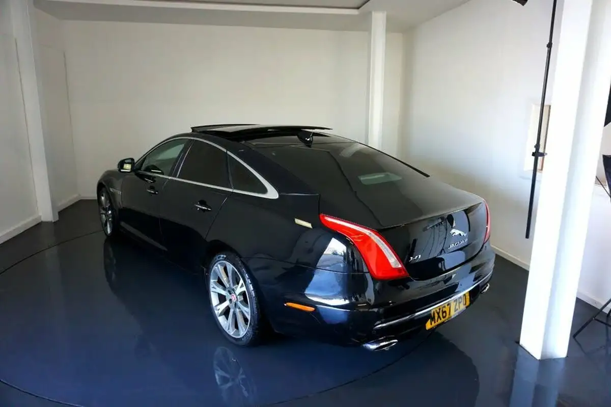 2017-jaguar-xj-series-30td-xj-portfolio-swb-big-5
