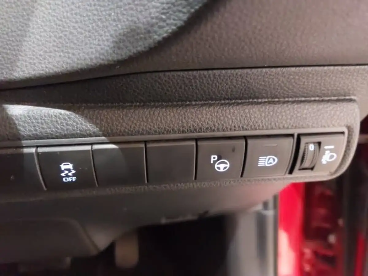 2021-toyota-corolla-18-vvt-i-gr-sport-trk-hatchback-big-18