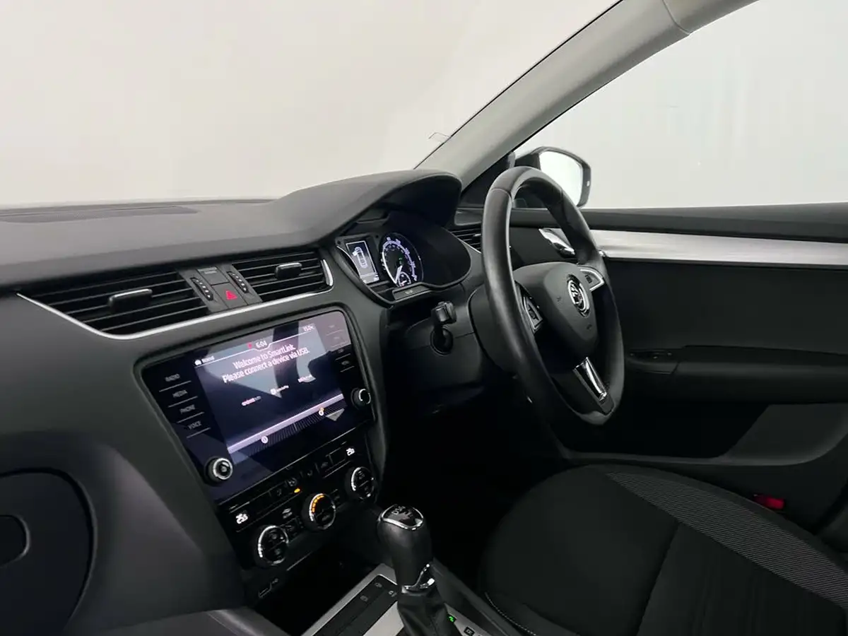 2019-skoda-octavia-15-tsi-se-drive-hatchback-dsg-big-15