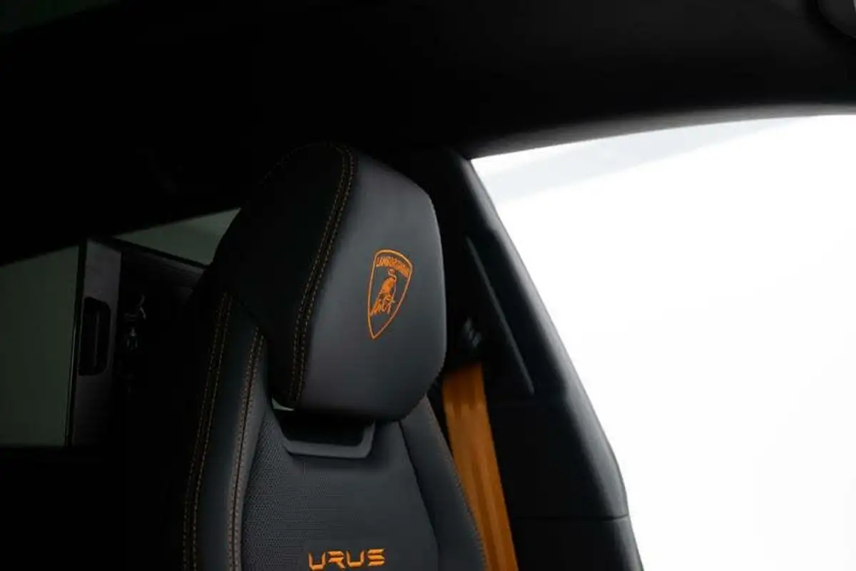 2023-lamborghini-urus-40-no-trim-big-14