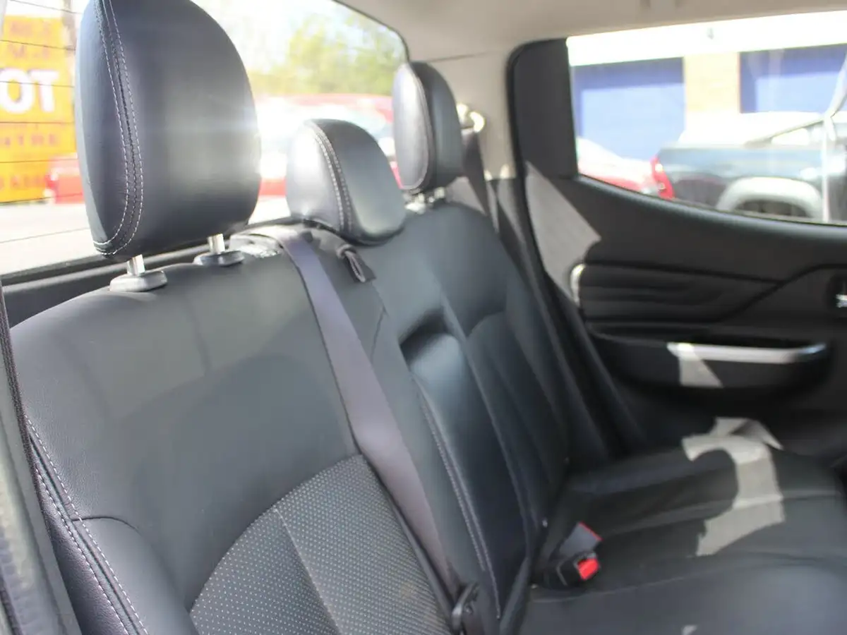 2020-mitsubishi-l200-22di-d-barbarian-auto-big-11