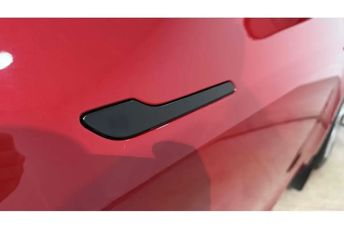 2022-tesla-model-y-e-long-range-big-13